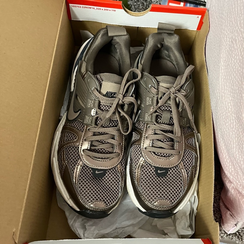 Barely worn Nike Brown and white sneakers - Picture 3 of 11